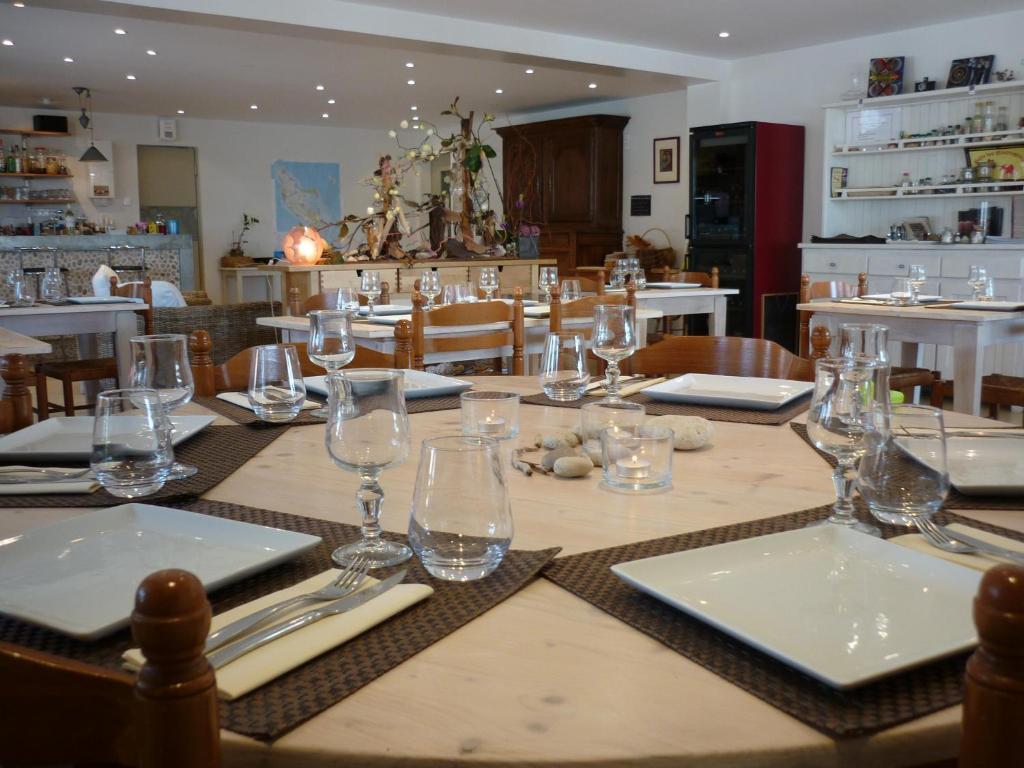 Hotel De La Petite Plage Saint-Georges-d'Oleron Buitenkant foto